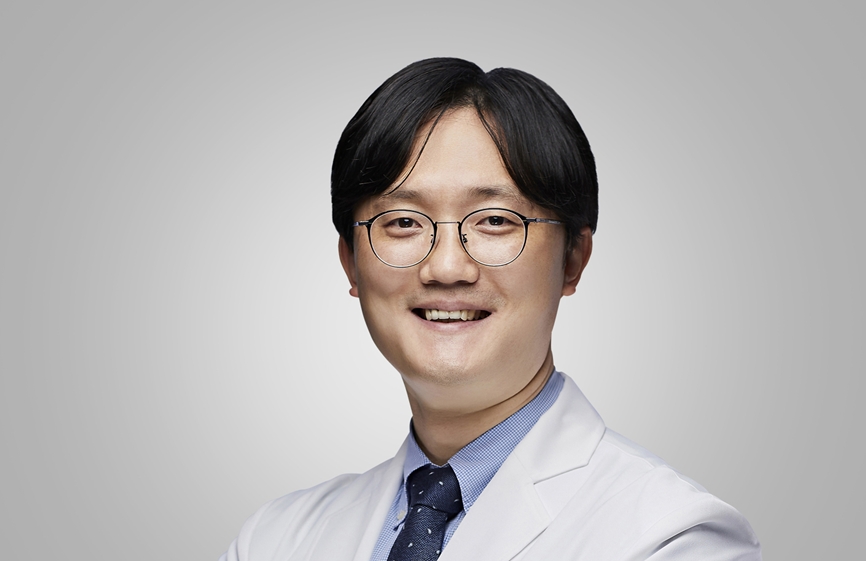 $엄지발가락 휘었다면 방치 금물…무지외반증, 조기 치료 중요